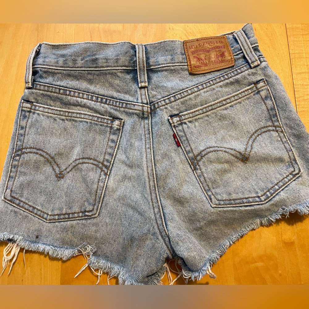 LEVI’S Women’s High-Waisted Short-Shorts W/Button Fly- Light Wash Denim- Size 24